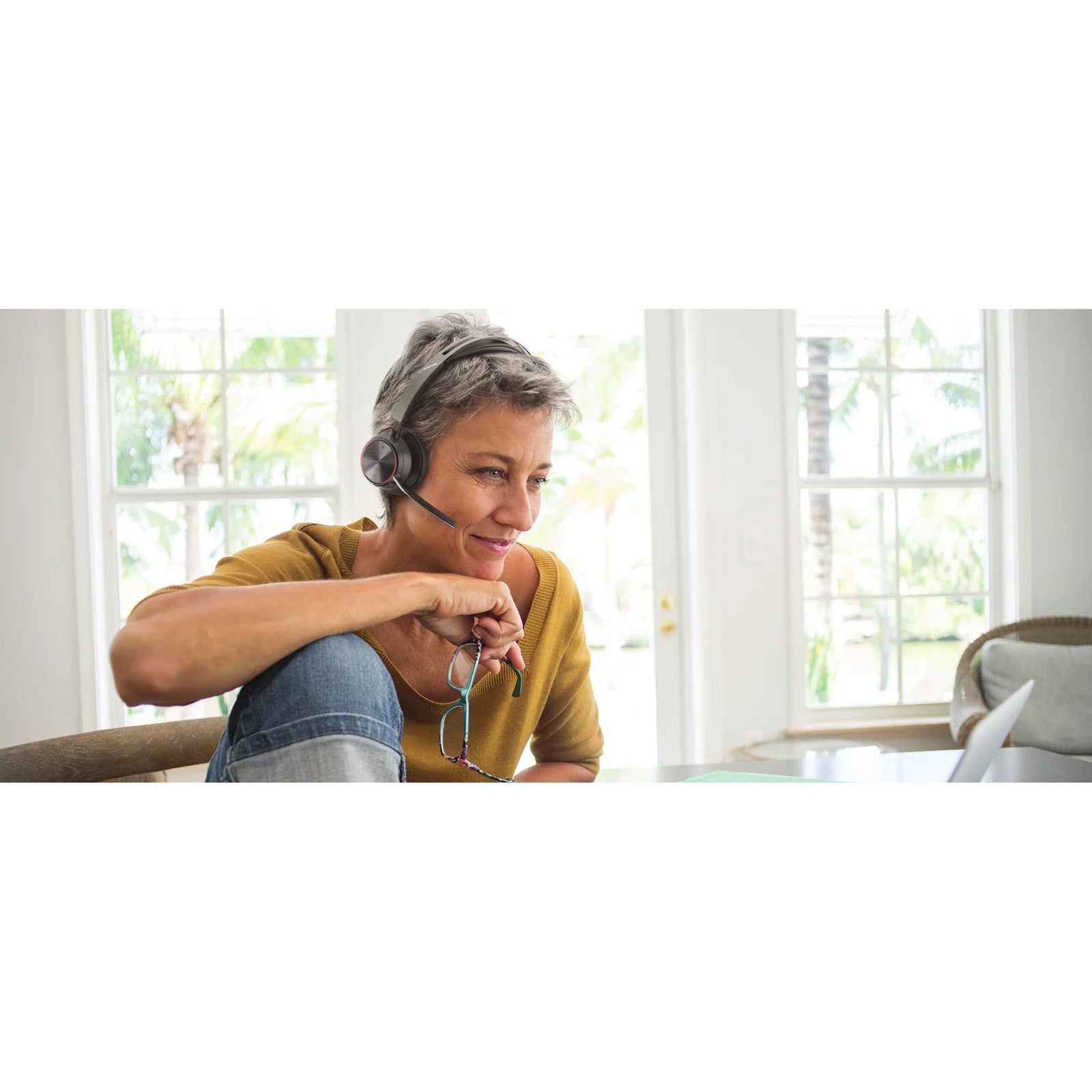 Poly Voyager Focus 2 UC Headset Wired & Wireless USB Type-C Bluetooth Charging Stand Headset Poly