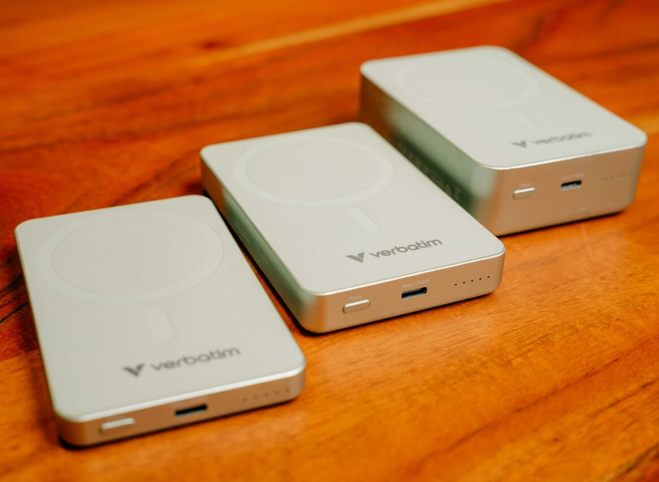Verbatim Charge 'n' Go Essentials Magnetic Wireless Power Bank 5000 mAh - Green | 32226