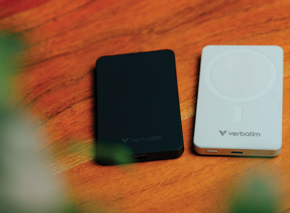 Verbatim Charge 'n' Go Essentials Magnetic Wireless Power Bank 5000 mAh - Green | 32226