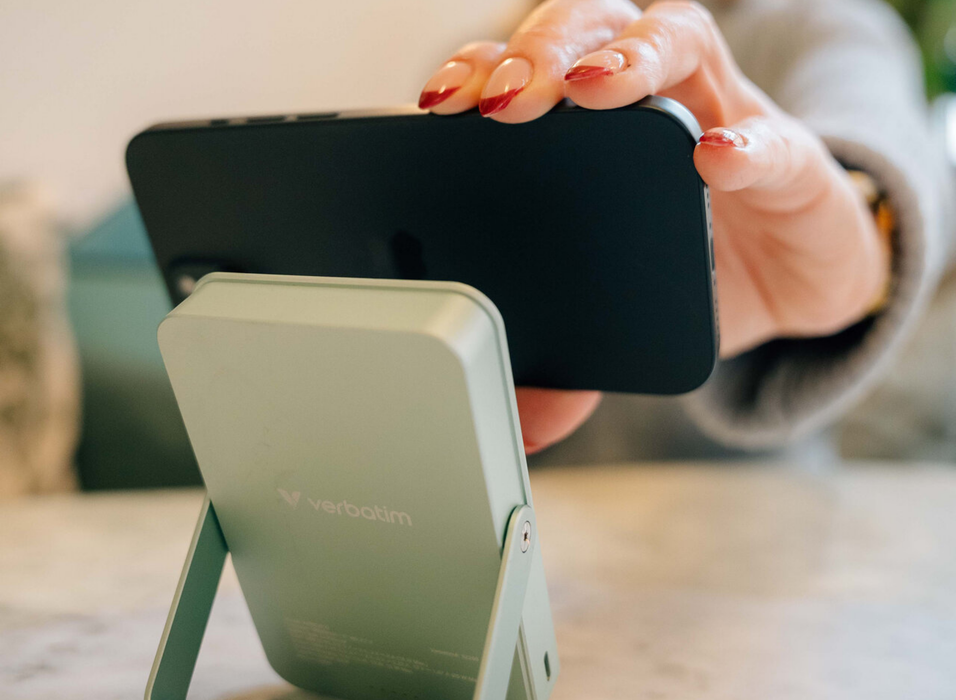 Verbatim Charge 'n' Go Magnetic Wireless Charging Power Bank Glass with Stand 10000 mAh – Green | 32259