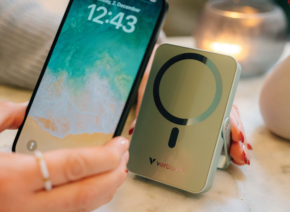 Verbatim Charge 'n' Go Magnetic Wireless Charging Power Bank Glass with Stand 10000 mAh – Green | 32259