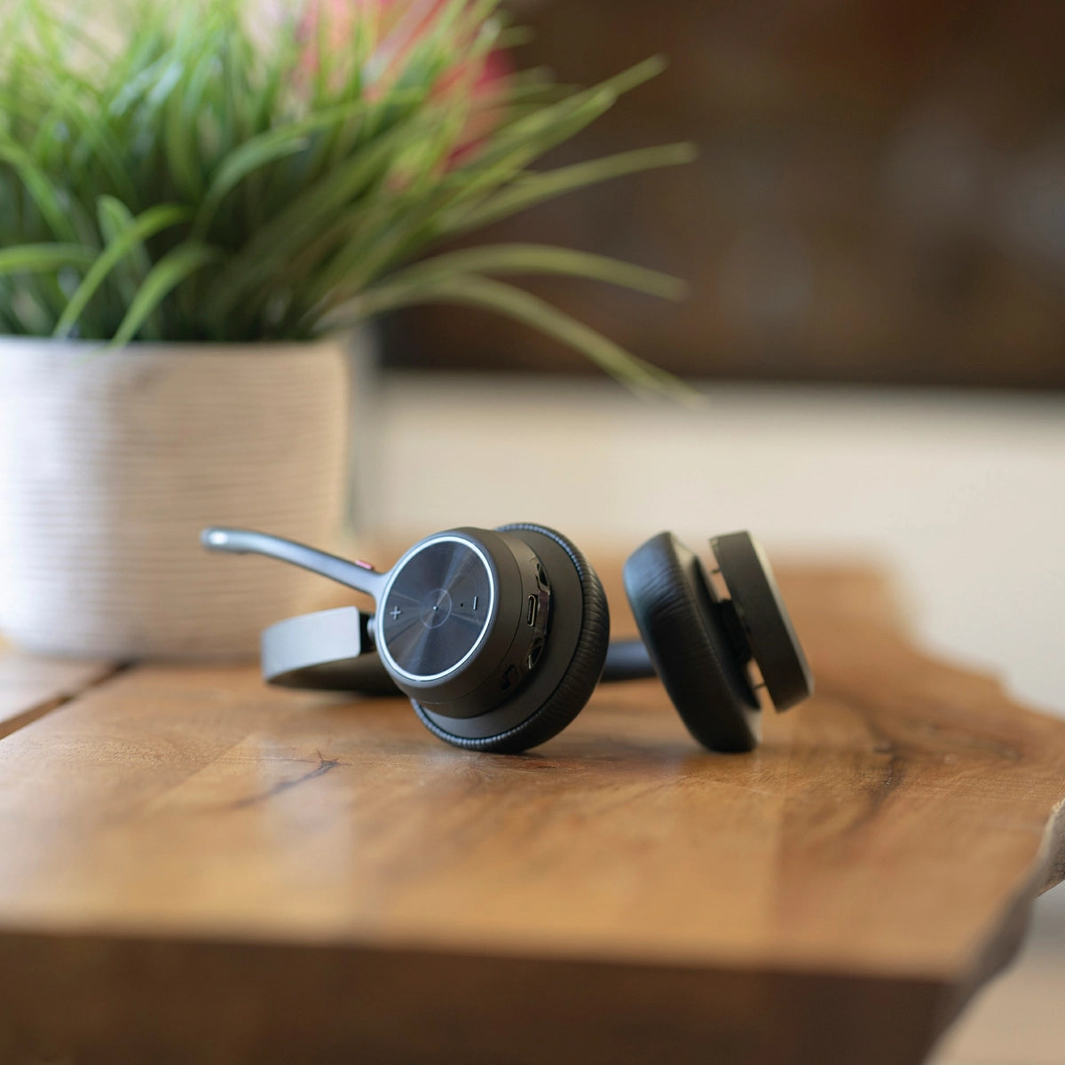 Poly Voyager 4320 USB-A Headset +BT700 Dongle | 76U49AA Headset Poly