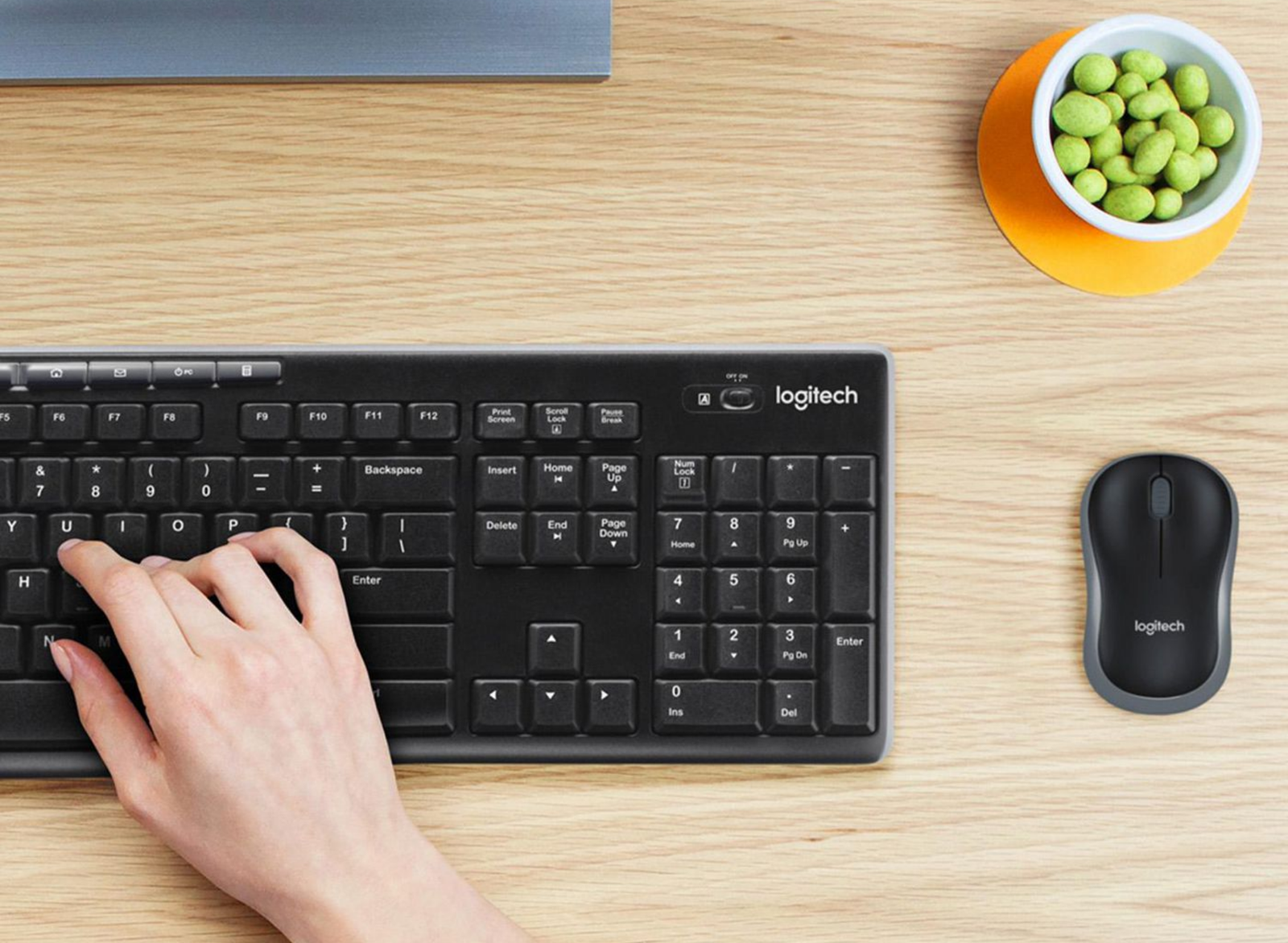 Logitech MK270 Wireless Keyboard and Mouse Combo – Dutch QWERTY | 920-004509 Keyboard & Mouse Logitech