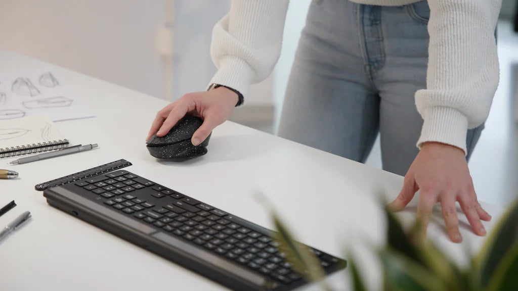 Targus ErgoFlip™ EcoSmart™ Gaming Ambidextrous Bluetooth Mouse | AMB586GL Keyboard & Mouse Targus