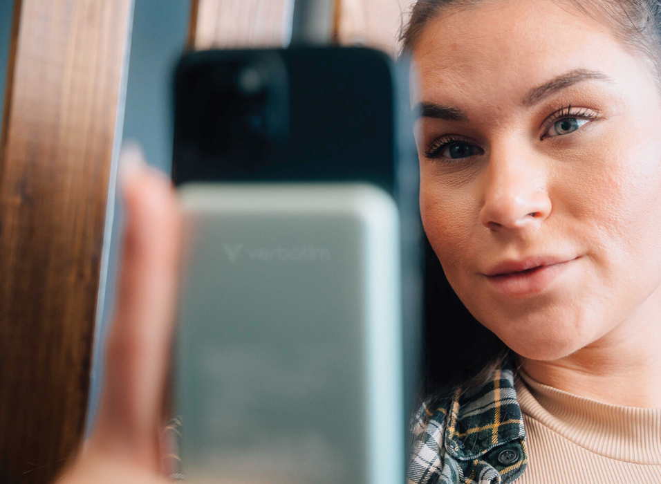 Verbatim Charge 'n' Go Magnetic Wireless Power Bank 10000 mAh - Green | 32246