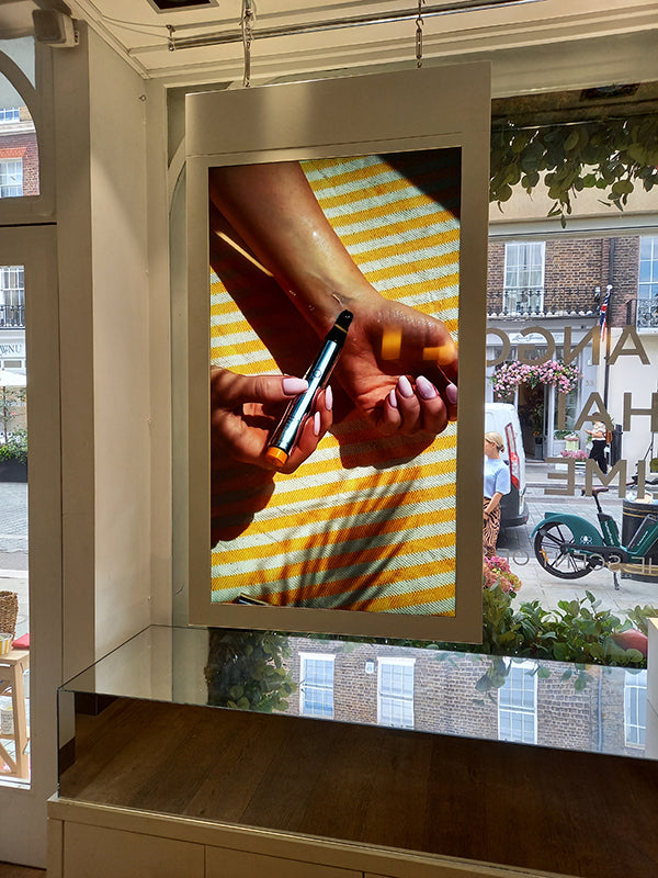 Moove SMBS43HD8 – 43" Hanging Double-Sided Digital Window Display High Brightness Digital Signage ScreenMoove