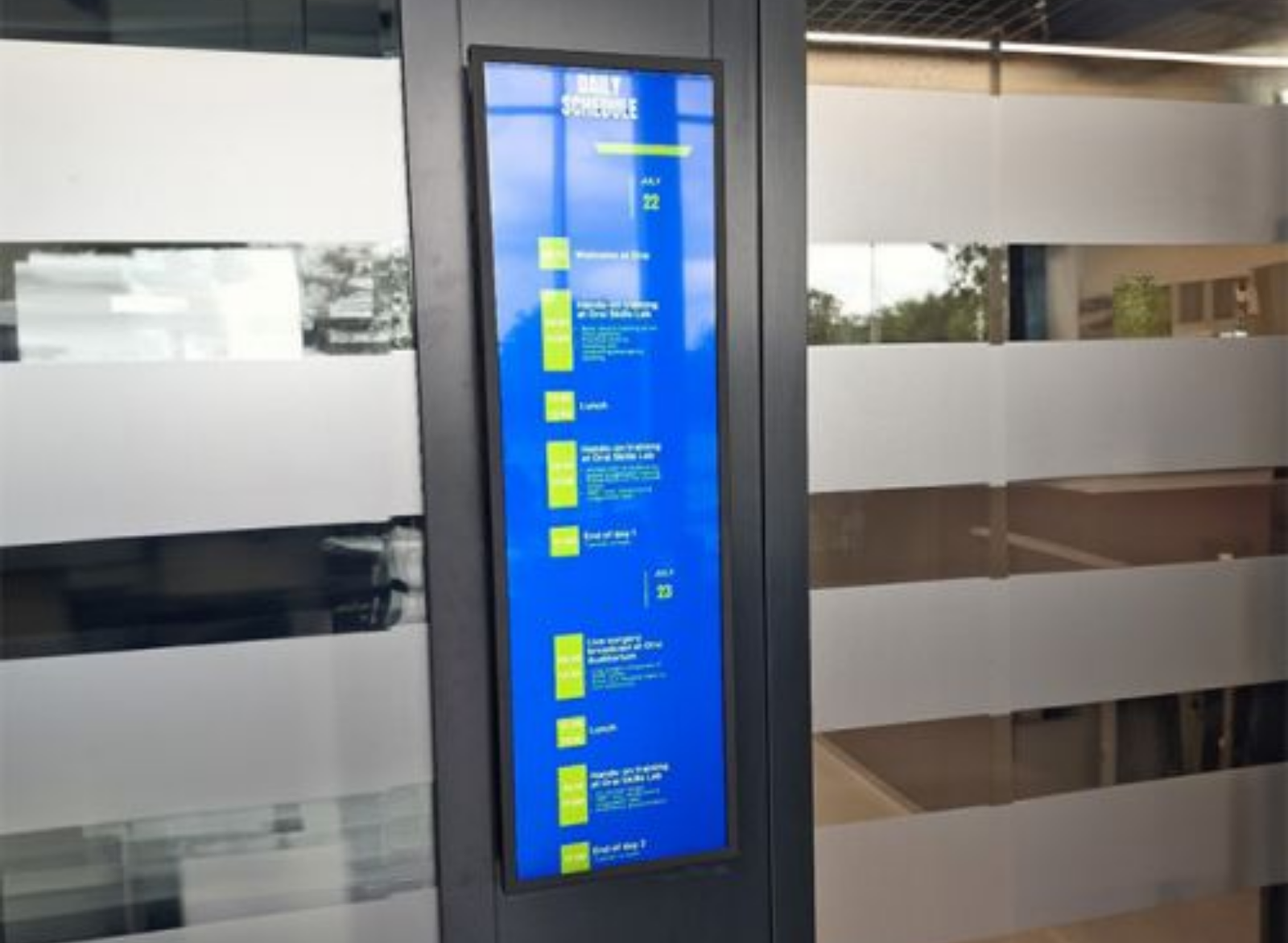 Moove 37" SM37HD8-B Android 14 Stretched Ultra-wide Stretched Bar Display Digital Signage Display ScreenMoove