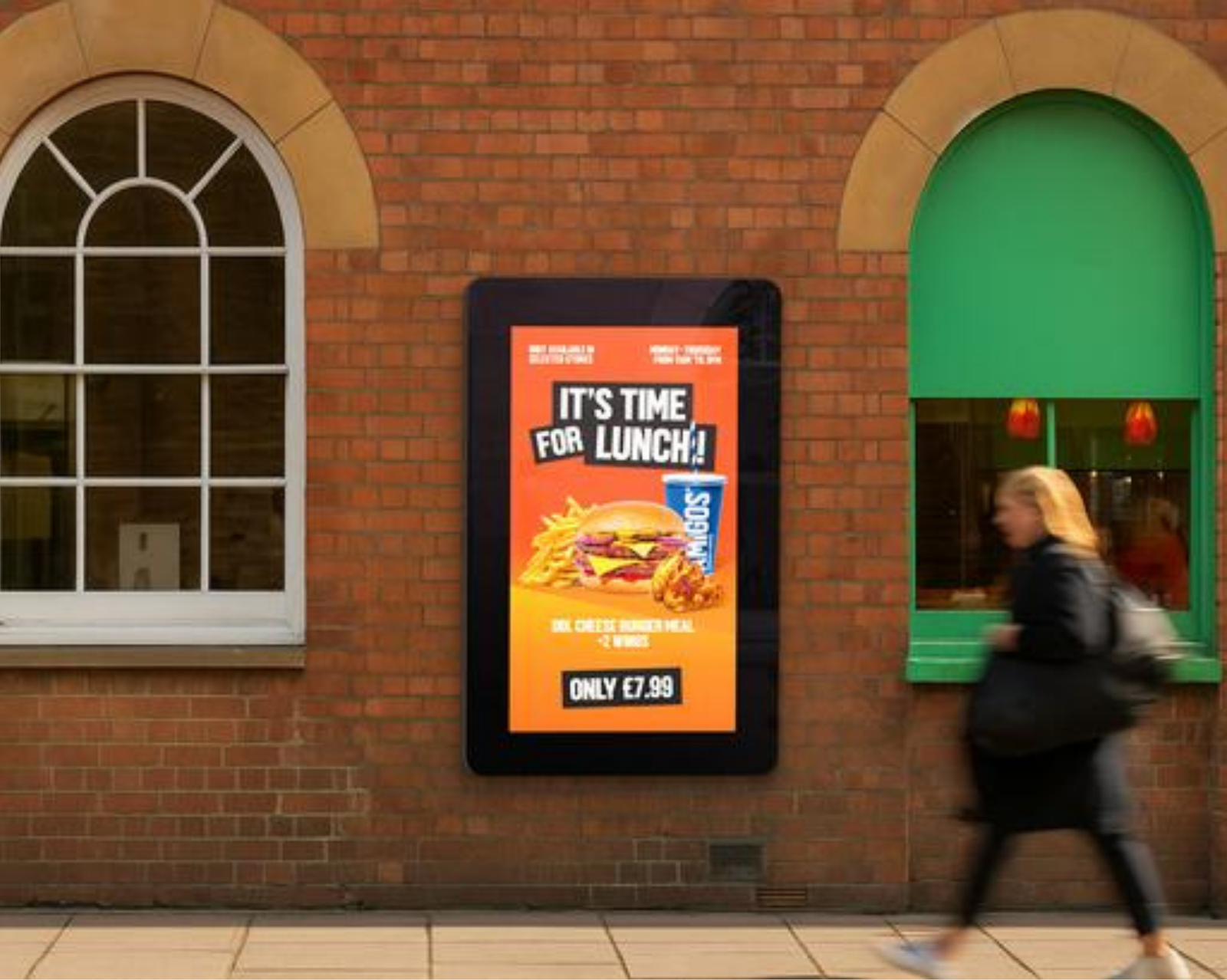 Moove 55" 4K Ultra HD Ultra High Brightness Outdoor Advertising Displays High Brightness Digital Signage ScreenMoove