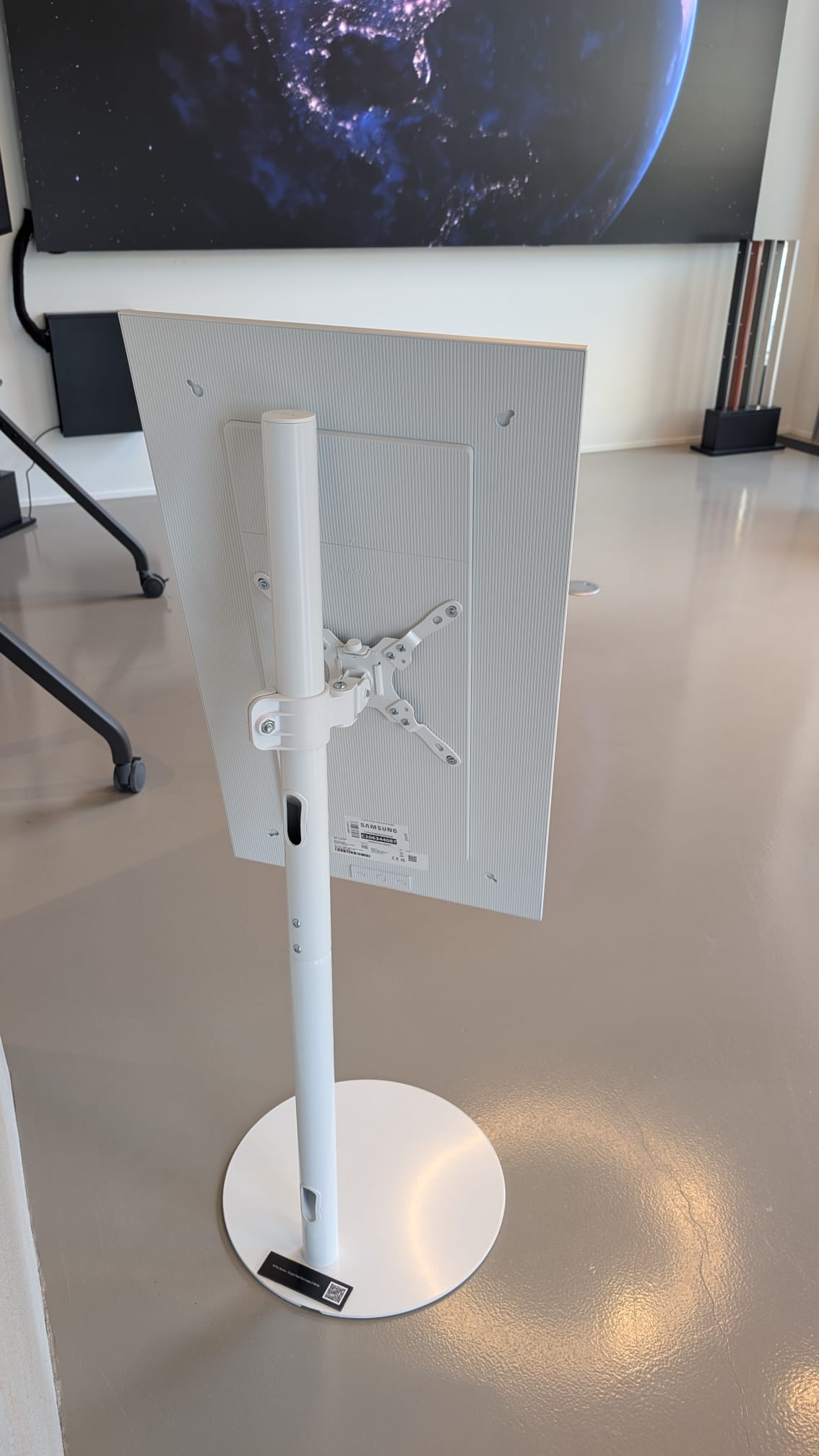 Multibrackets M Pro Single Pole Floorbase For 7"-32" Screens | 7340234812028 Floor Stand Multibrackets