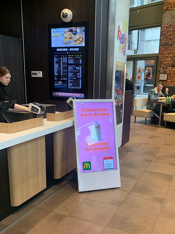 Moove SMB43HD8-CW – 43" White Outdoor Digital Battery A-Board | 700 cd/m² Freestanding Digital Signage Display ScreenMoove