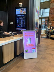 Moove SMB43HD8-CW – 43" White Outdoor Digital Battery A-Board | 700 cd/m² Freestanding Digital Signage Display ScreenMoove