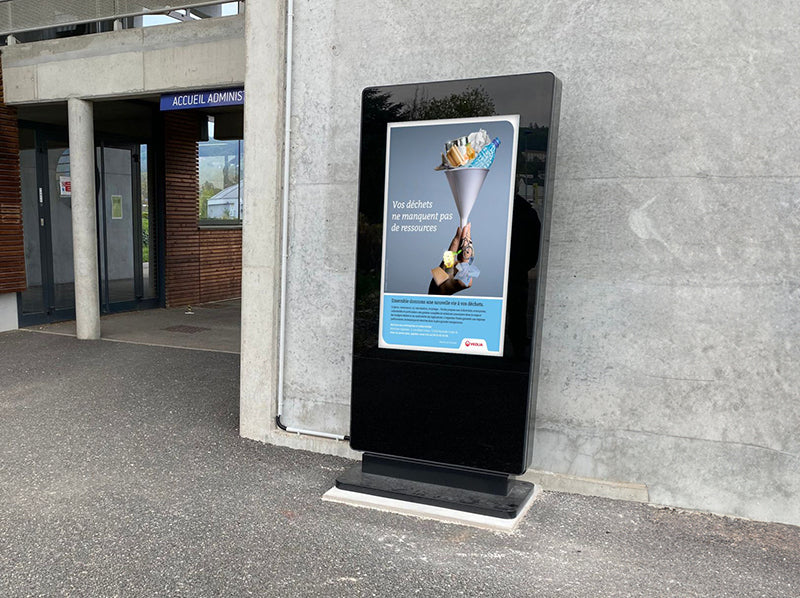 Moove 49" Freestanding PCAP Outdoor Touch Screen Poster | SMB49E4-T2 Freestanding Digital Signage Display ScreenMoove