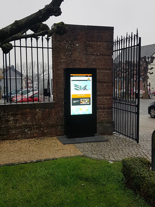 Moove 49" Freestanding PCAP Outdoor Touch Screen Poster | SMB49E4-T2