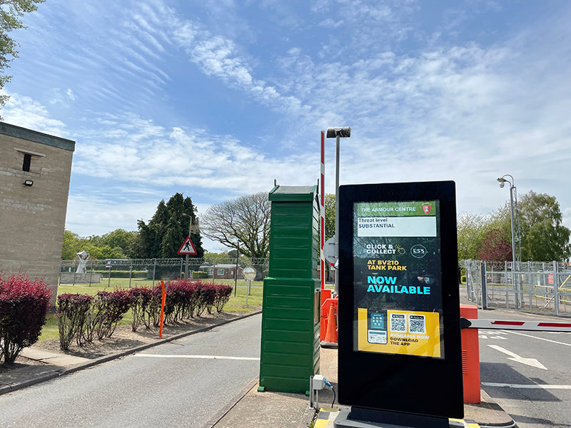 Moove OT65F-T2 – 65" Freestanding PCAP Outdoor Touch Screen Poster