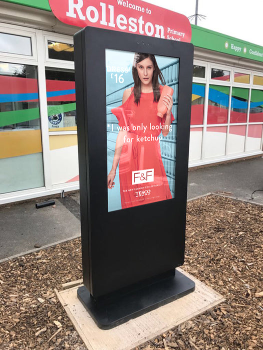 Moove OT65F-T2 – 65" Freestanding PCAP Outdoor Touch Screen Poster