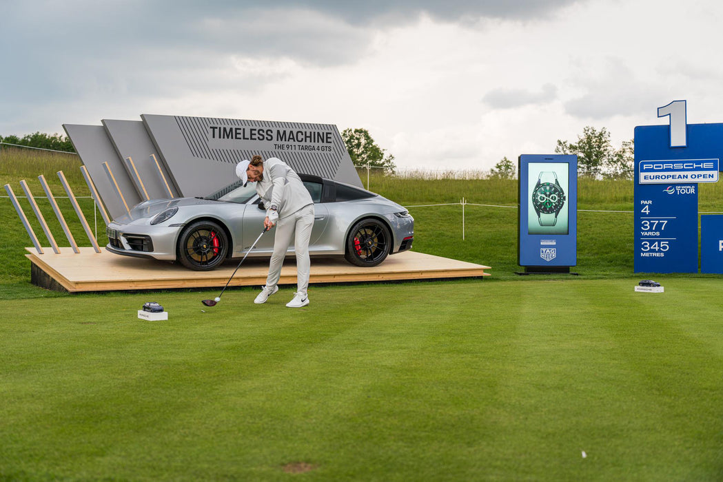 Moove OT65F-T2 – 65" Freestanding PCAP Outdoor Touch Screen Poster