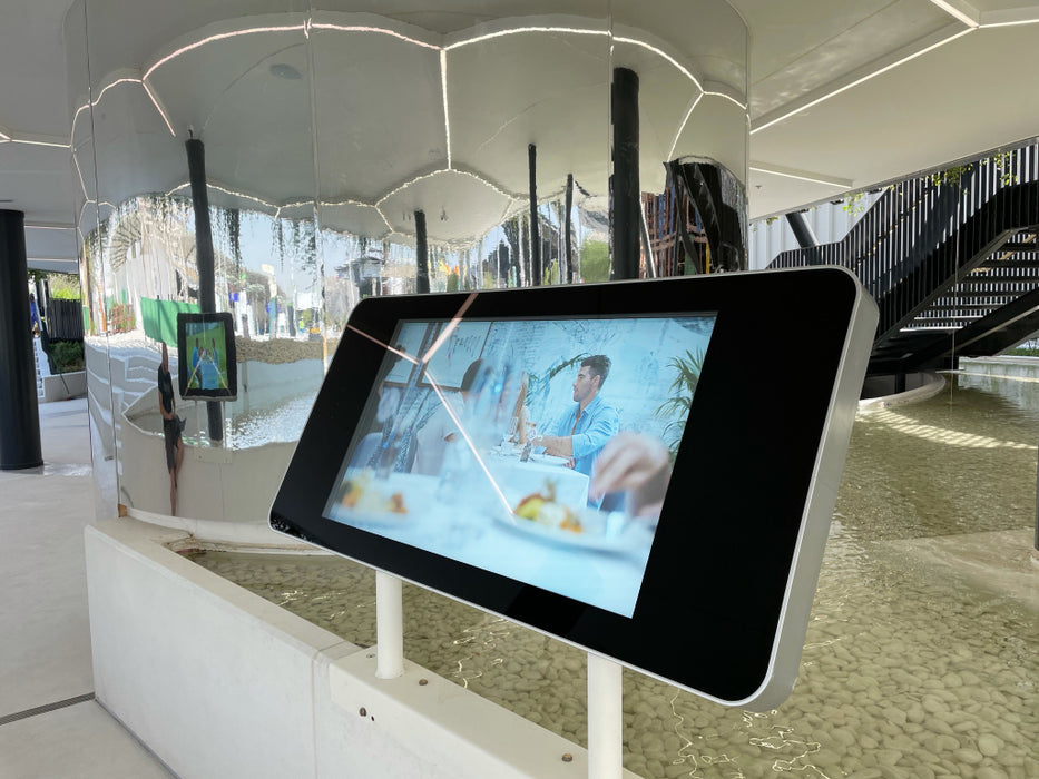 Moove 55" Wall-Mounted PCAP Outdoor Touch Screen