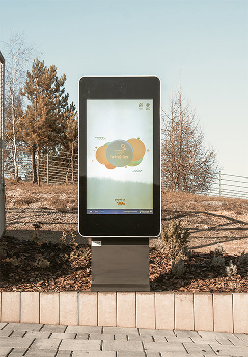 Moove 55" Wall-Mounted PCAP Outdoor Touch Screen