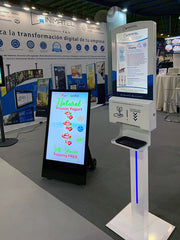 Moove 43" Outdoor Digital Android Battery A-Boards – 700CD/M² Freestanding Digital Signage Display ScreenMoove
