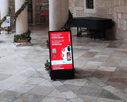 Moove 43" Outdoor Digital Android Battery A-Boards – 700CD/M² Freestanding Digital Signage Display ScreenMoove