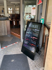 Moove 43" Outdoor Digital Android Battery A-Boards – 700CD/M² Freestanding Digital Signage Display ScreenMoove