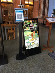 Moove 43" Outdoor Digital Android Battery A-Boards – 700CD/M² Freestanding Digital Signage Display ScreenMoove