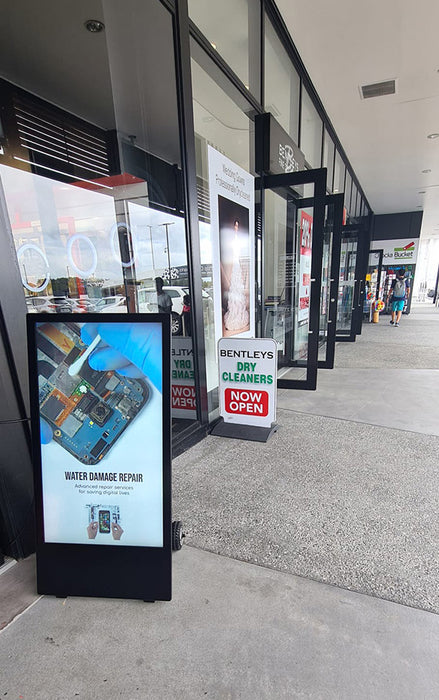 Moove 43" Outdoor Digital Android Battery A-Boards – 700CD/M² Outdoor Digital Android Battery ScreenMoove