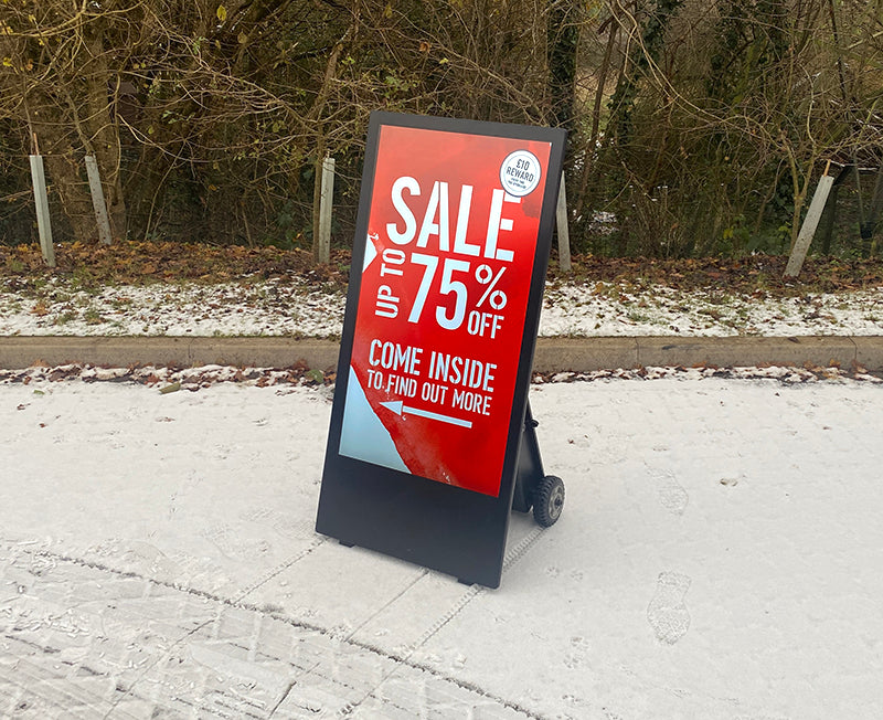 Moove 43" Outdoor Digital Android Battery A-Boards – 700CD/M² Freestanding Digital Signage Display ScreenMoove