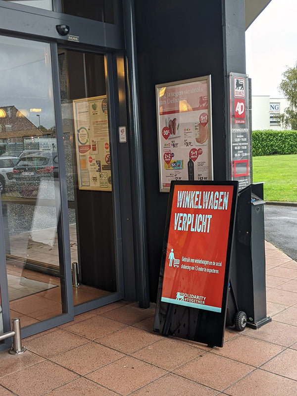 Moove 43" Outdoor Digital Android Battery A-Boards – 700CD/M² Freestanding Digital Signage Display ScreenMoove