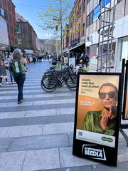 Moove 43" Outdoor Digital Android Battery A-Boards – 700CD/M² Freestanding Digital Signage Display ScreenMoove