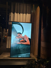 Moove 32" Ultra High Brightness 3000 cd/m2 Digital Window Display - Direct Sunlight Display High Brightness Digital Signage ScreenMoove