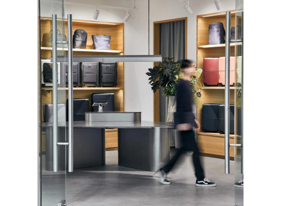 Studio Proper Powered iPad Swivel Stand For iPad (A16, 11th Gen) | SPEKIPAA1611SS Tablet Stand Studio Proper