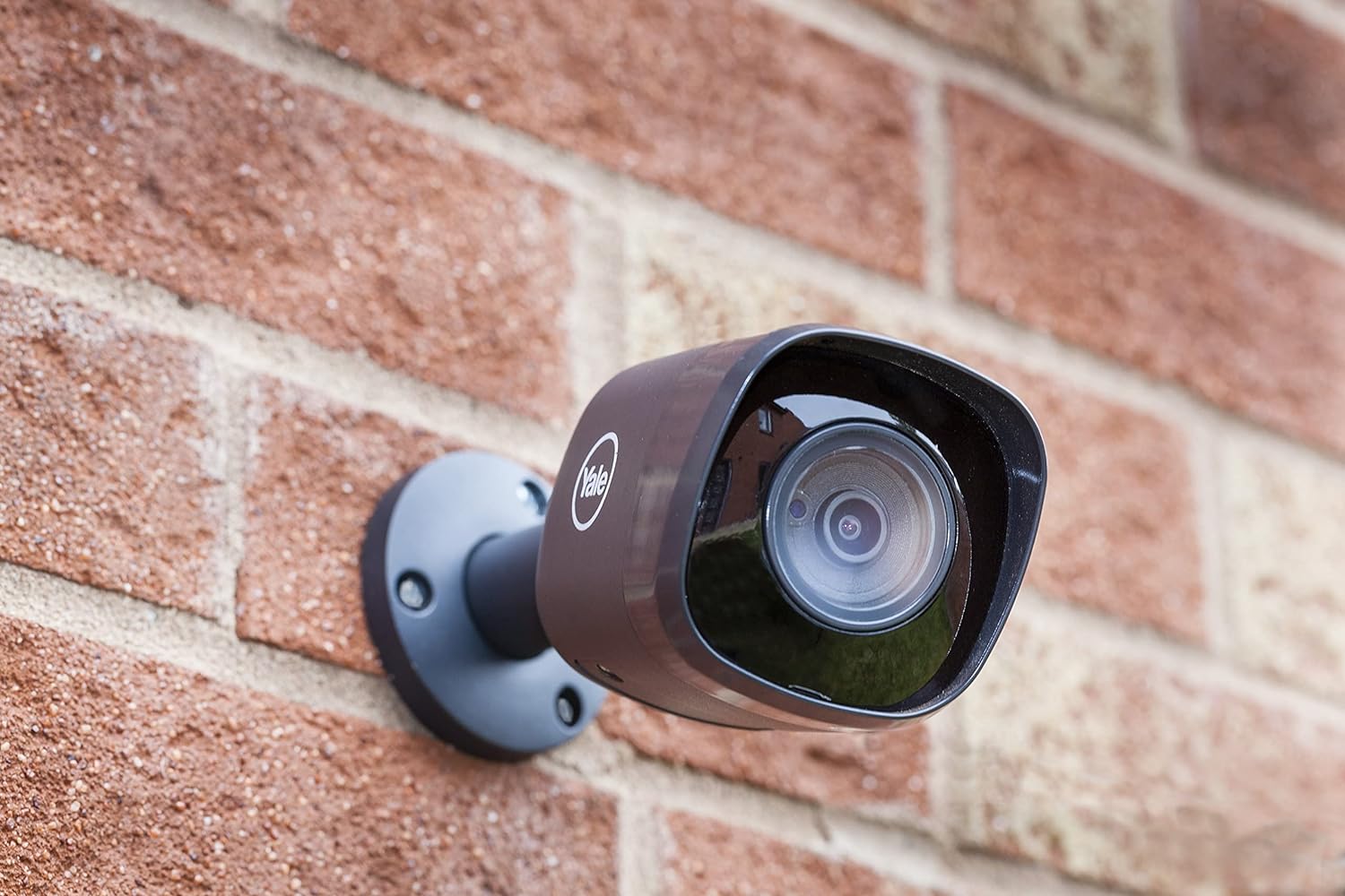Yale Smart Home CCTV Kit XL DVR + Camera - SV-8C-4ABFX Security Camera Yale