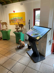 Moove SMB43B – 43" Windows PCAP Touchscreen Kiosks Self-Service Kiosk ScreenMoove