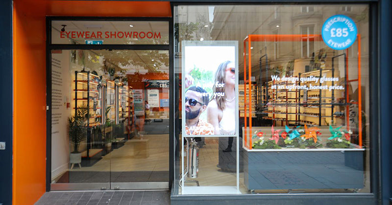 55" White Double-Sided Ultra High Brightness Digital Display | 3500 cd/m² Floor Standing Signage High Brightness Digital Signage ScreenMoove