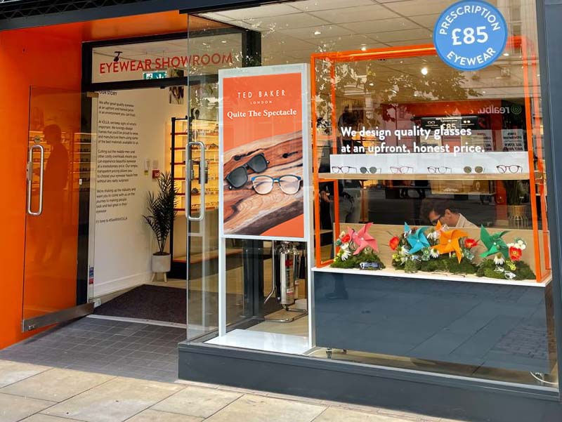 55" White Double-Sided Ultra High Brightness Digital Display | 3500 cd/m² Floor Standing Signage High Brightness Digital Signage ScreenMoove