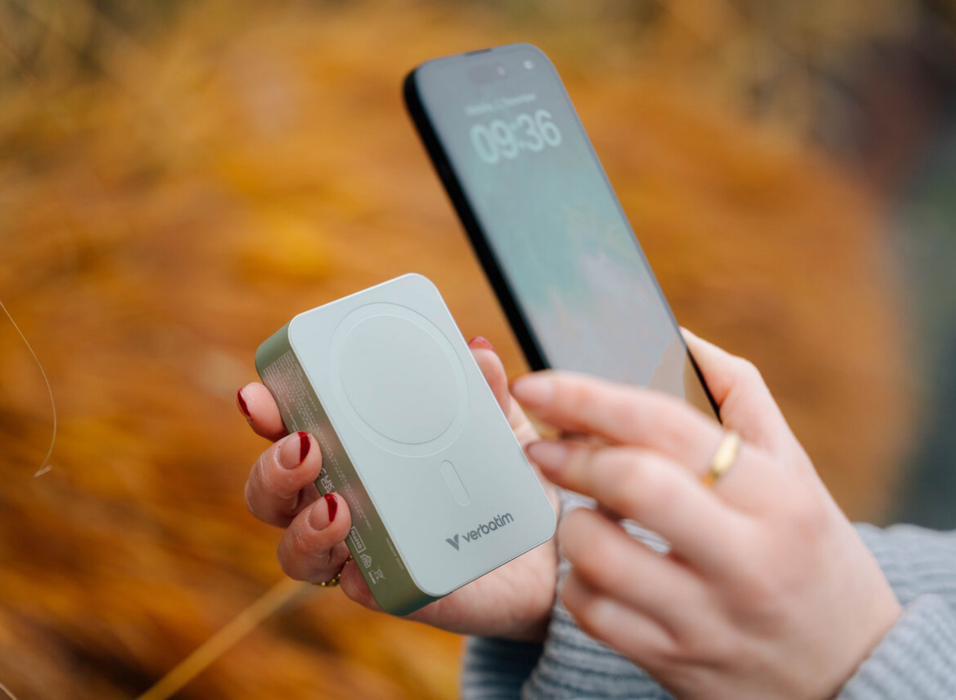 Verbatim Charge 'n' Go Essential Magnetic Wireless Charging Power Bank 20000 mAh - Green | 32224