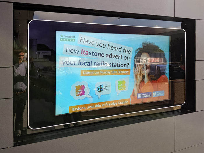 Moove SMB55F – 55" Wall-Mounted Outdoor Digital Advertising Display High Brightness Digital Signage ScreenMoove