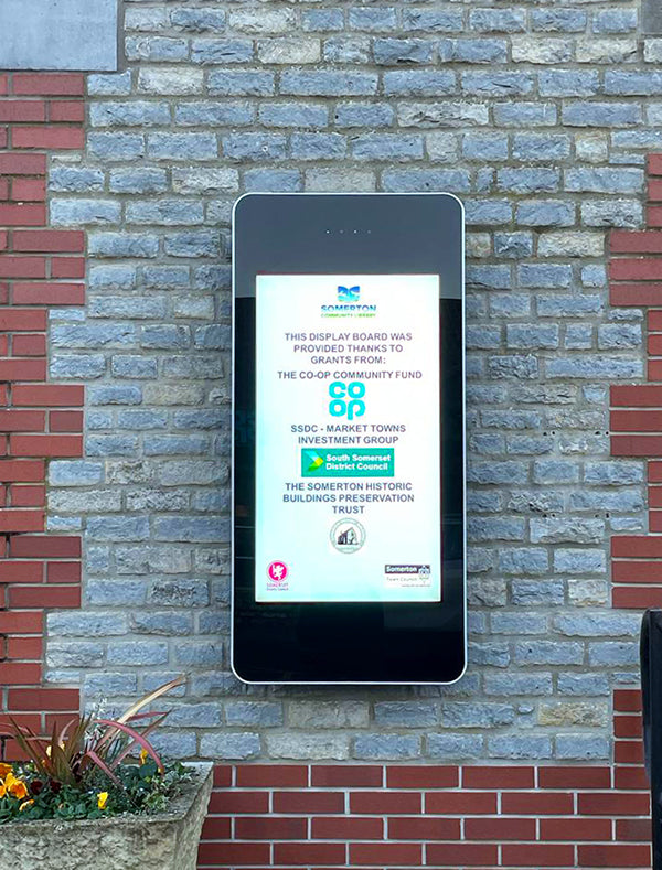 Moove SMB32E – 32" Wall-Mounted Outdoor Digital Advertising Display