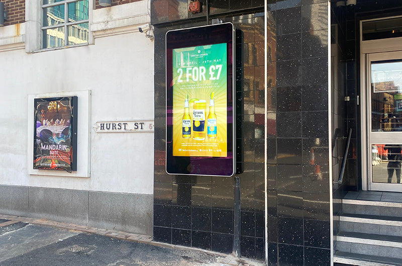 Moove SMB32E – 32" Wall-Mounted Outdoor Digital Advertising Display