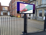 Moove SMB32E – 32" Wall-Mounted Outdoor Digital Advertising Display
