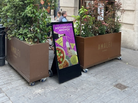 Moove SMBAB43HD8 – 43" Black Outdoor High Brightness Digital Battery A-Board | 1500 cd/m² Freestanding Digital Signage Display ScreenMoove