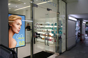32" High Brightness Professional Monitor - 1500 cd/m2 High Brightness Digital Signage ScreenMoove