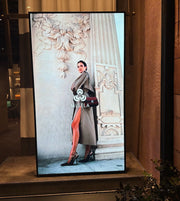 Moove 32" Ultra High Brightness 3000 cd/m2 Digital Window Display - Direct Sunlight Display High Brightness Digital Signage ScreenMoove