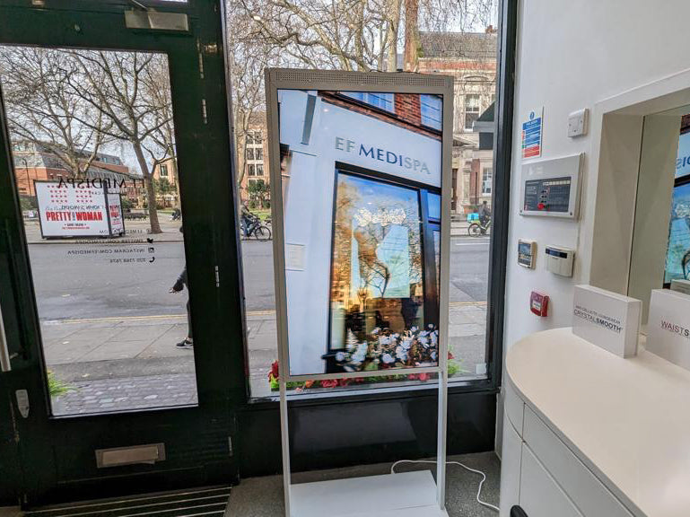 Moove SMBLUDS49 – 49" White Double-Sided Ultra High Brightness Digital Display | 3500 cd/m² Floor Standing Signage High Brightness Digital Signage ScreenMoove