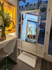 Moove SMBLUDS49 – 49" White Double-Sided Ultra High Brightness Digital Display | 3500 cd/m² Floor Standing Signage High Brightness Digital Signage ScreenMoove