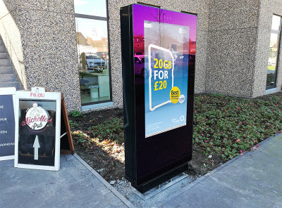 Moove SMBT43E4 – 43" Freestanding Outdoor Digital Poster High Brightness Digital Signage ScreenMoove