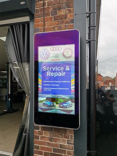 Moove 49" Wall-Mounted Outdoor Digital Advertising Display High Brightness Digital Signage ScreenMoove