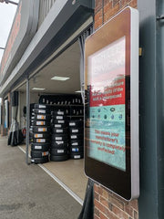 Moove 32" Outdoor Wall-Mounted Digital Signage High Brightness Digital Signage ScreenMoove