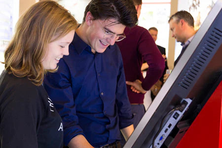 ScreenMoove SM32P 32" Full HD PCAP Touchscreen Android Display 500 cd/m² Black Edge Screenmoove Interactive Touch Display ScreenMoove